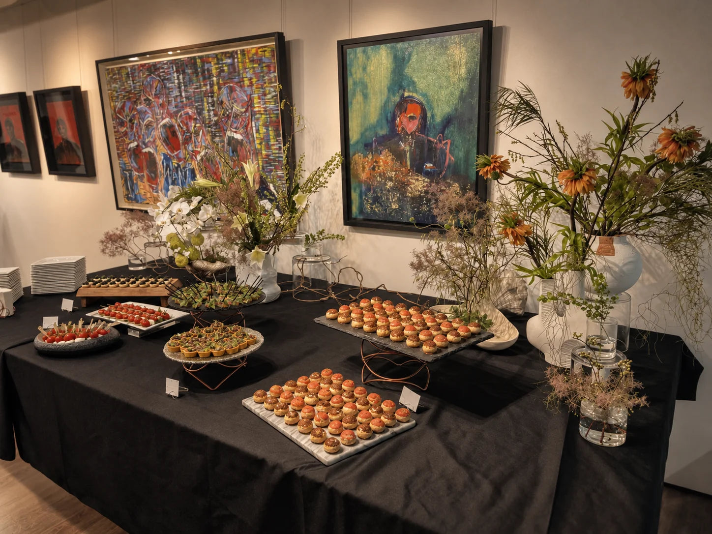 Canapé display with flowers in an art gallery